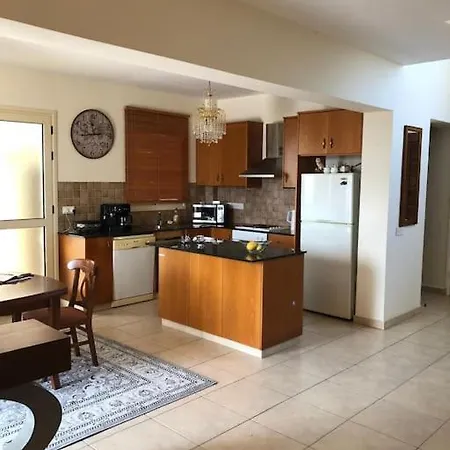 Budget Escape To The Seaside * 拉纳卡