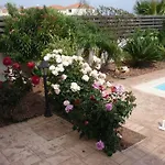 Budget Escape To The Seaside וילה לרנקה