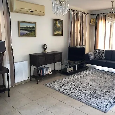 Budget Escape To The Seaside Villa Lárnaka