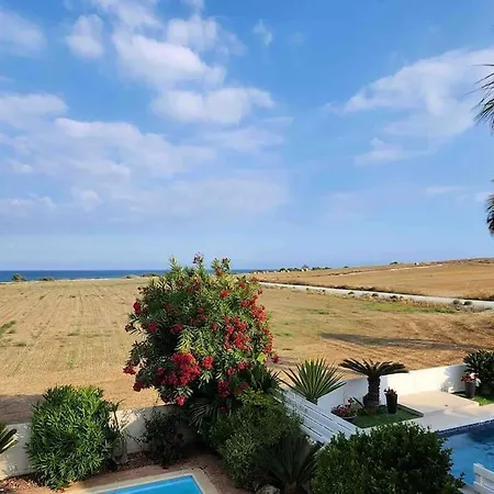 Budget Escape To The Seaside * Larnaca