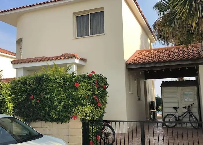 Budget Escape To The Seaside Villa Larnaca