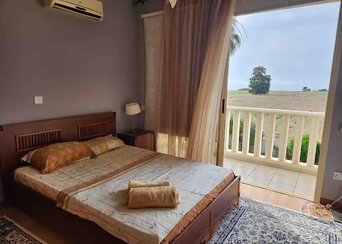 Budget Escape To The Seaside * Larnaca