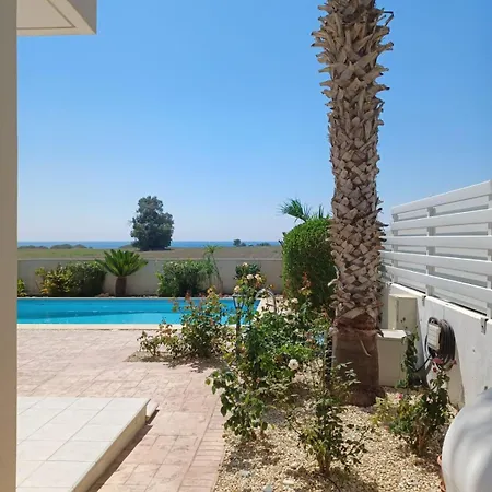 Budget Escape To The Seaside Villa